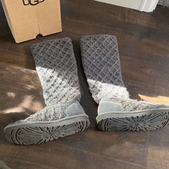 Uggs grey knitted size 7 no box - Picture 6 of 8